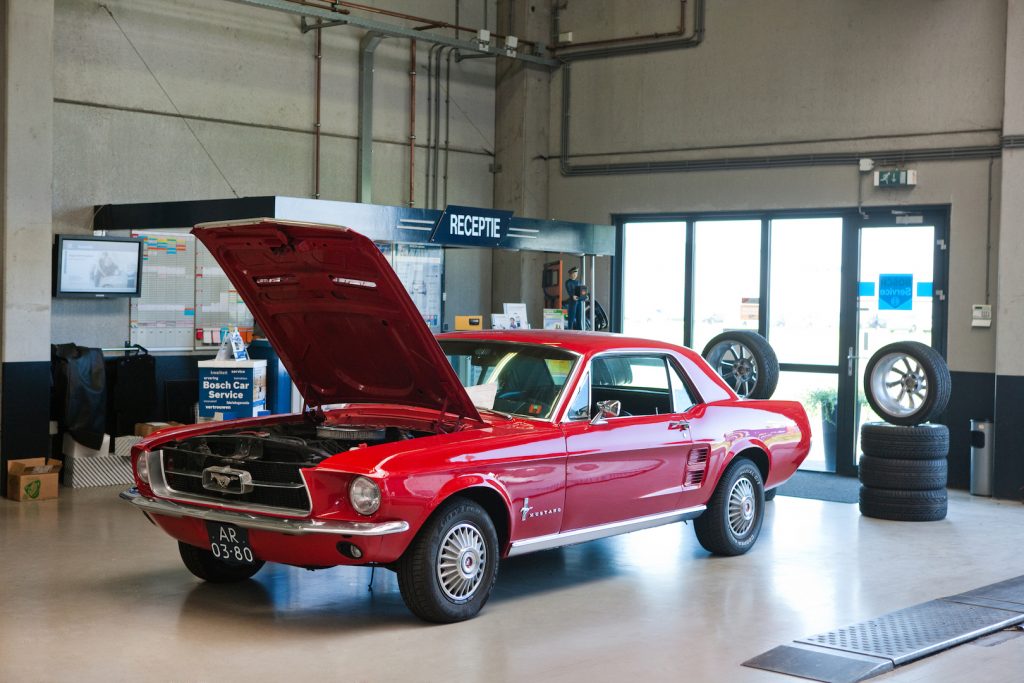 Ford Mustang bij Garage Goudswaard in 's Heerenberg